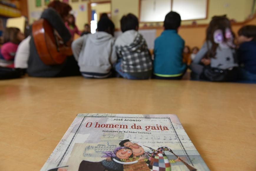 S&Aacute;BADOS PARA A INF&Acirc;NCIA &ndash; ESPECIAL 25 DE ABRIL